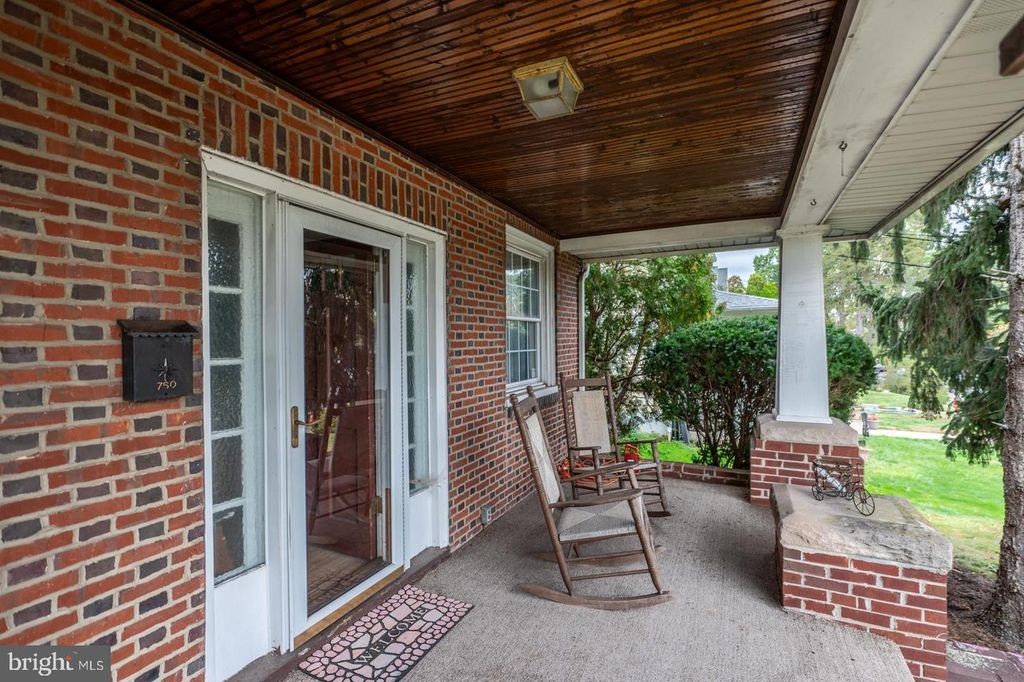 Image 2 of property listing at 760 STARR ST, Phoenixville, PA 19460