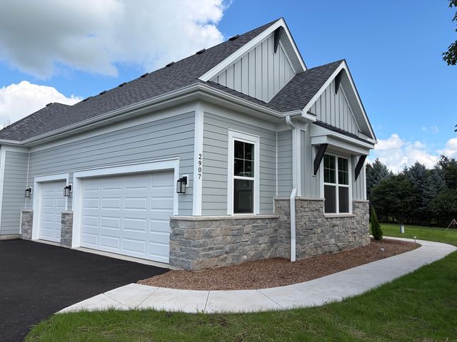 2907 Pioneer Oaks Drive, Ringwood, IL 60072