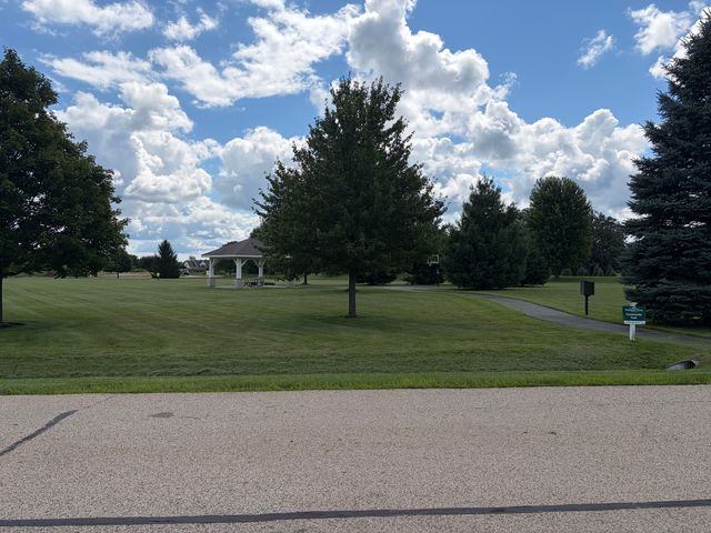 2907 Pioneer Oaks Drive, Ringwood, IL 60072