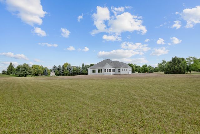 2907 Pioneer Oaks Drive, Ringwood, IL 60072