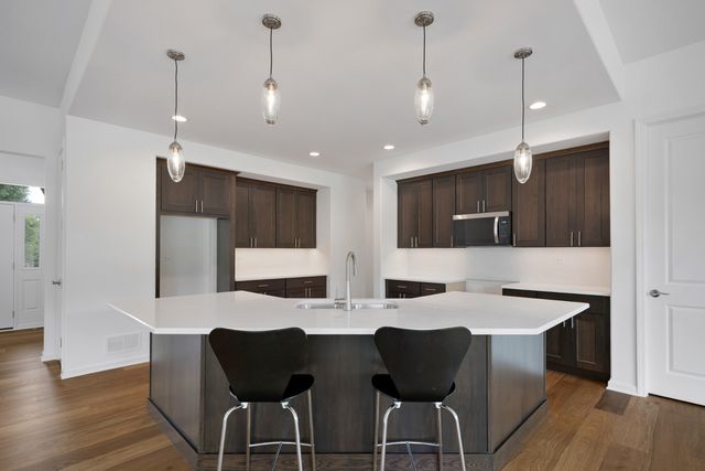 2907 Pioneer Oaks Drive, Ringwood, IL 60072