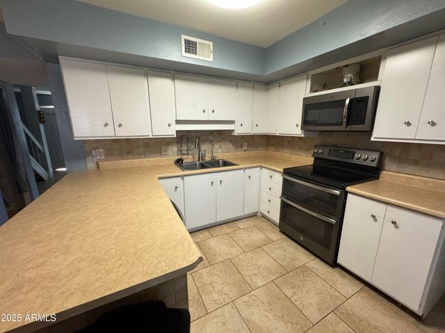 5363 N Black Canyon Highway, Phoenix, AZ 85015