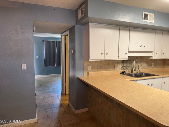 5363 N Black Canyon Highway, Phoenix, AZ 85015