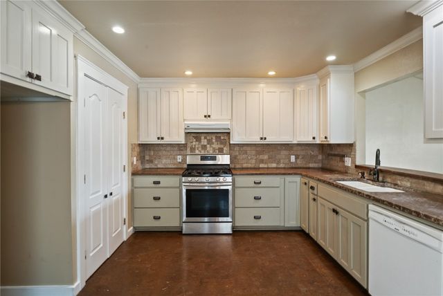 4633 Haverhill, Corpus Christi, TX 78411