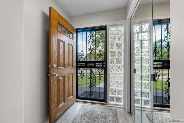 24561 Seneca Street, Oak Park, MI 48237