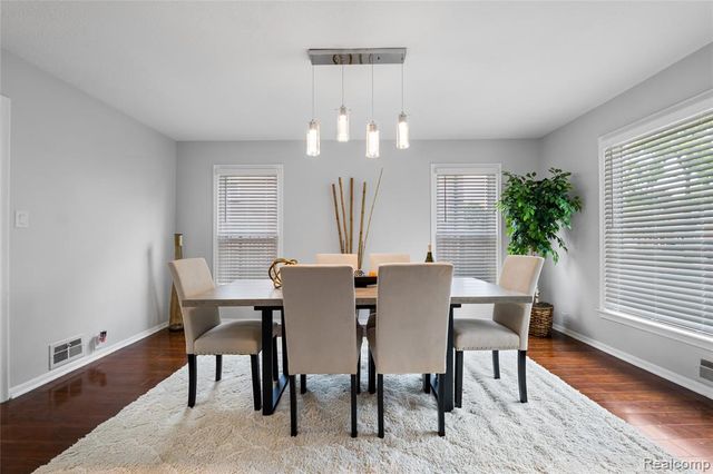 24561 Seneca Street, Oak Park, MI 48237