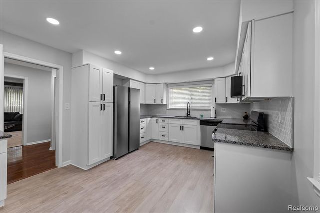 24561 Seneca Street, Oak Park, MI 48237