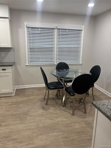 24561 Seneca Street, Oak Park, MI 48237