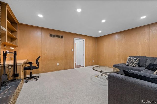 24561 Seneca Street, Oak Park, MI 48237