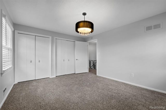 24561 Seneca Street, Oak Park, MI 48237