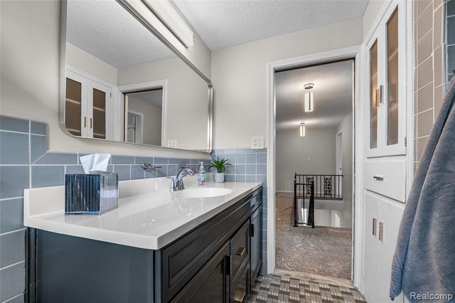 24561 Seneca Street, Oak Park, MI 48237