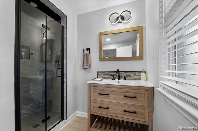 24561 Seneca Street, Oak Park, MI 48237