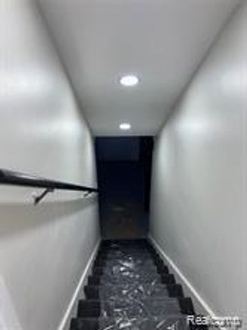 24561 Seneca Street, Oak Park, MI 48237