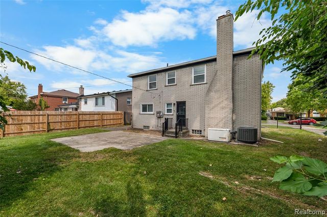 24561 Seneca Street, Oak Park, MI 48237