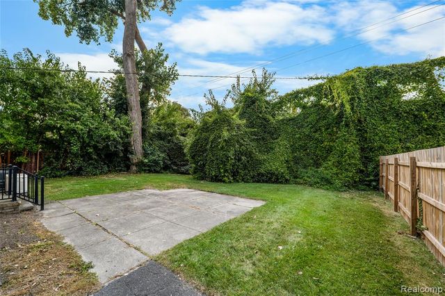 24561 Seneca Street, Oak Park, MI 48237