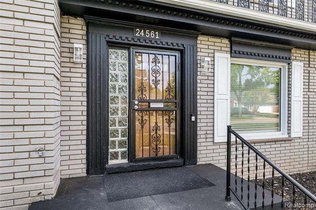 24561 Seneca Street, Oak Park, MI 48237