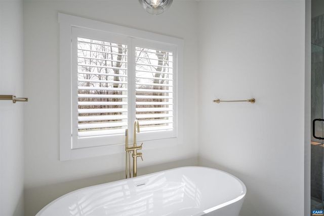 329 CARRSBROOK DR, Charlottesville, VA 22901