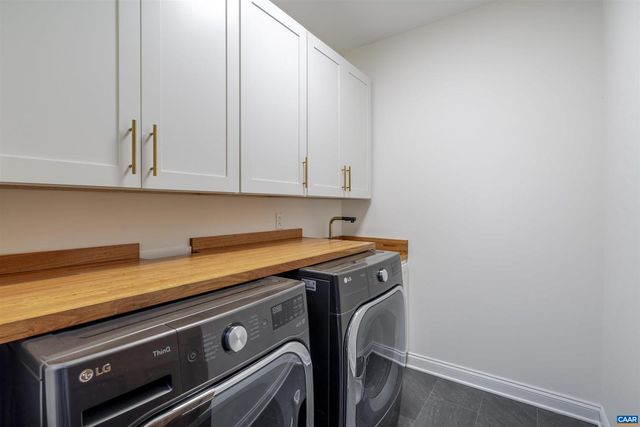 329 CARRSBROOK DR, Charlottesville, VA 22901