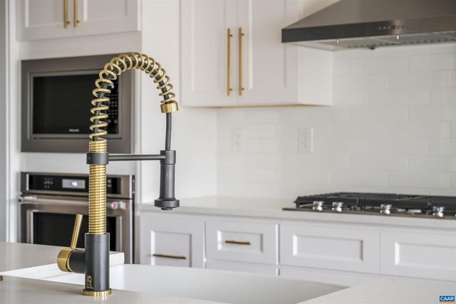 329 CARRSBROOK DR, Charlottesville, VA 22901