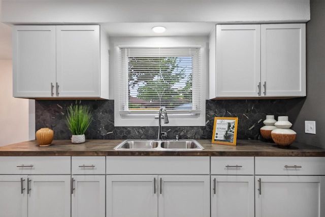 9251 W Swan CIRCLE, Milwaukee, WI 53225