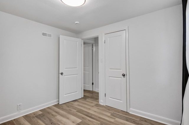 9251 W Swan CIRCLE, Milwaukee, WI 53225