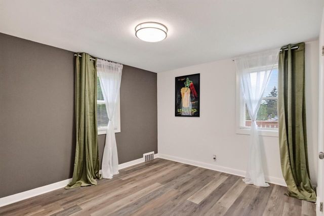 9251 W Swan CIRCLE, Milwaukee, WI 53225