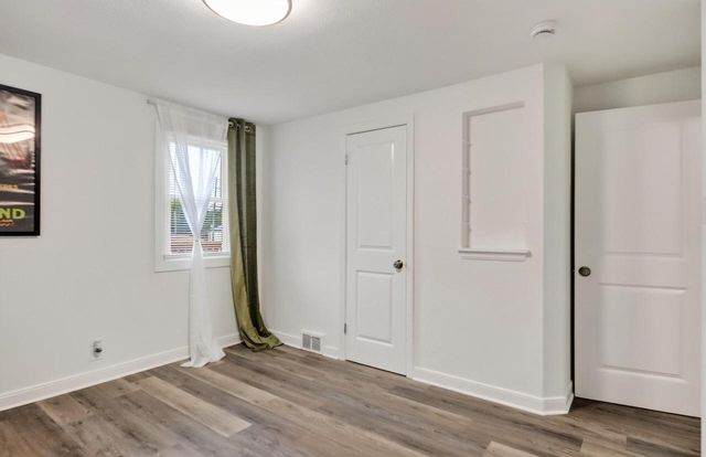 9251 W Swan CIRCLE, Milwaukee, WI 53225