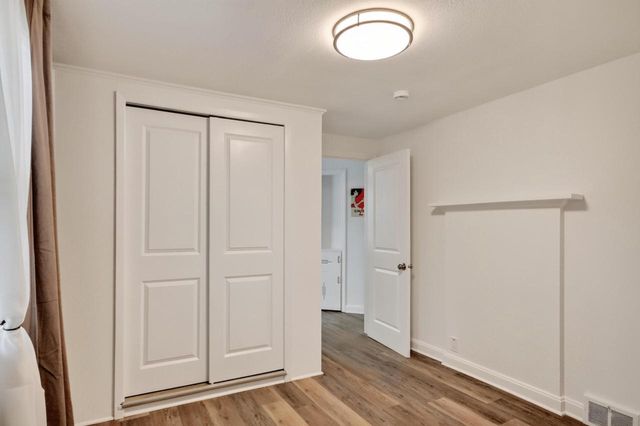9251 W Swan CIRCLE, Milwaukee, WI 53225