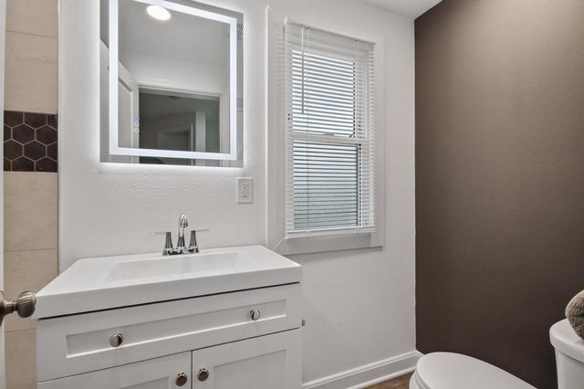 9251 W Swan CIRCLE, Milwaukee, WI 53225