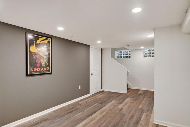 9251 W Swan CIRCLE, Milwaukee, WI 53225