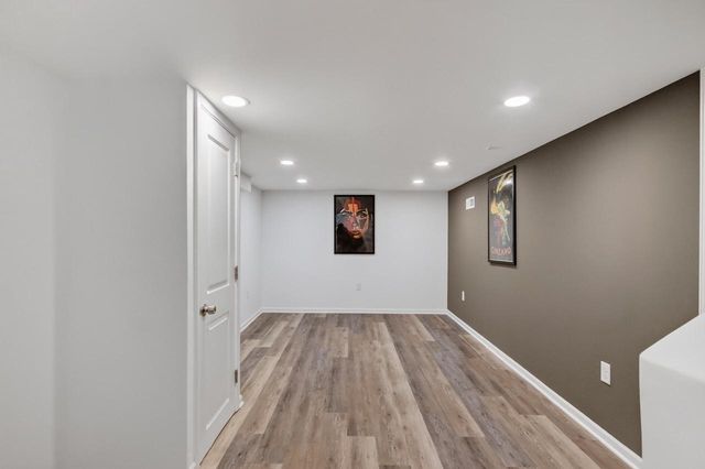 9251 W Swan CIRCLE, Milwaukee, WI 53225