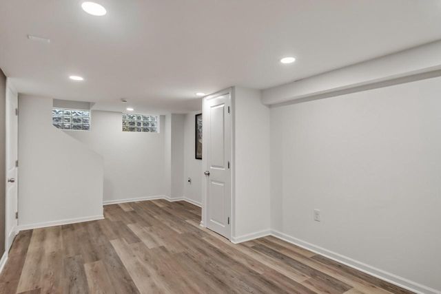 9251 W Swan CIRCLE, Milwaukee, WI 53225