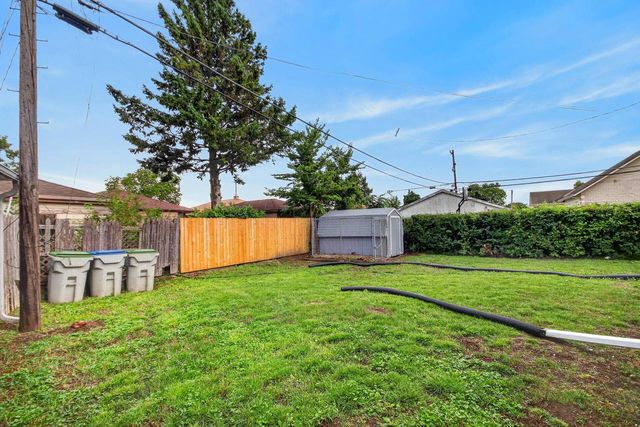 9251 W Swan CIRCLE, Milwaukee, WI 53225