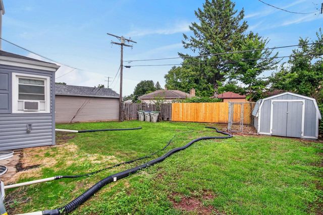 9251 W Swan CIRCLE, Milwaukee, WI 53225