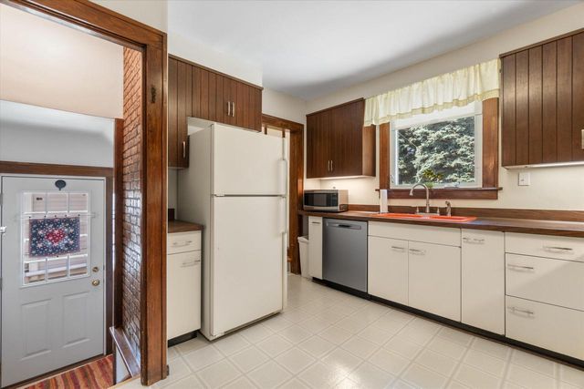 3018 Elm LANE, Racine, WI 53405