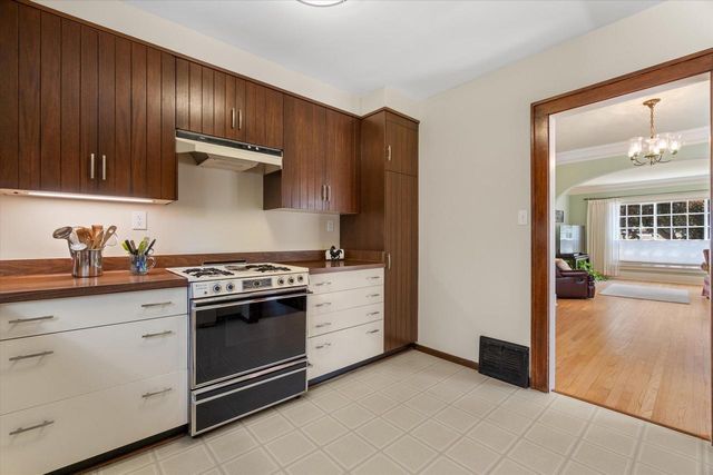 3018 Elm LANE, Racine, WI 53405