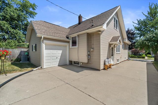 3018 Elm LANE, Racine, WI 53405