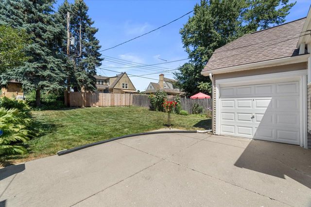 3018 Elm LANE, Racine, WI 53405