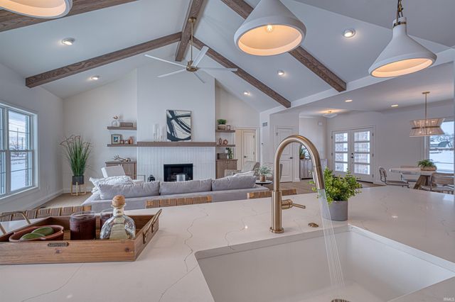 2820 Lake Drive, Newburgh, IN 47630