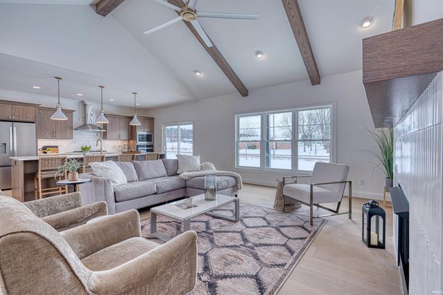 2820 Lake Drive, Newburgh, IN 47630