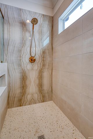 2820 Lake Drive, Newburgh, IN 47630