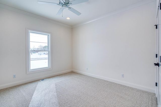 2820 Lake Drive, Newburgh, IN 47630