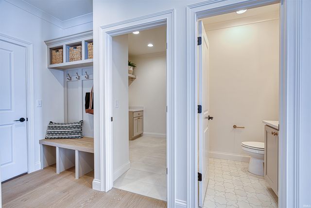 2820 Lake Drive, Newburgh, IN 47630