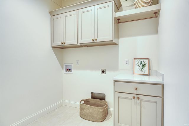 2820 Lake Drive, Newburgh, IN 47630