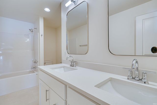 2820 Lake Drive, Newburgh, IN 47630