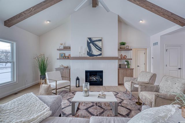 2820 Lake Drive, Newburgh, IN 47630