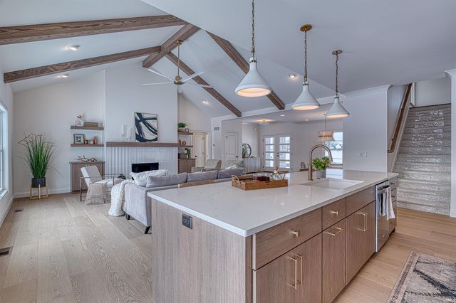 2820 Lake Drive, Newburgh, IN 47630