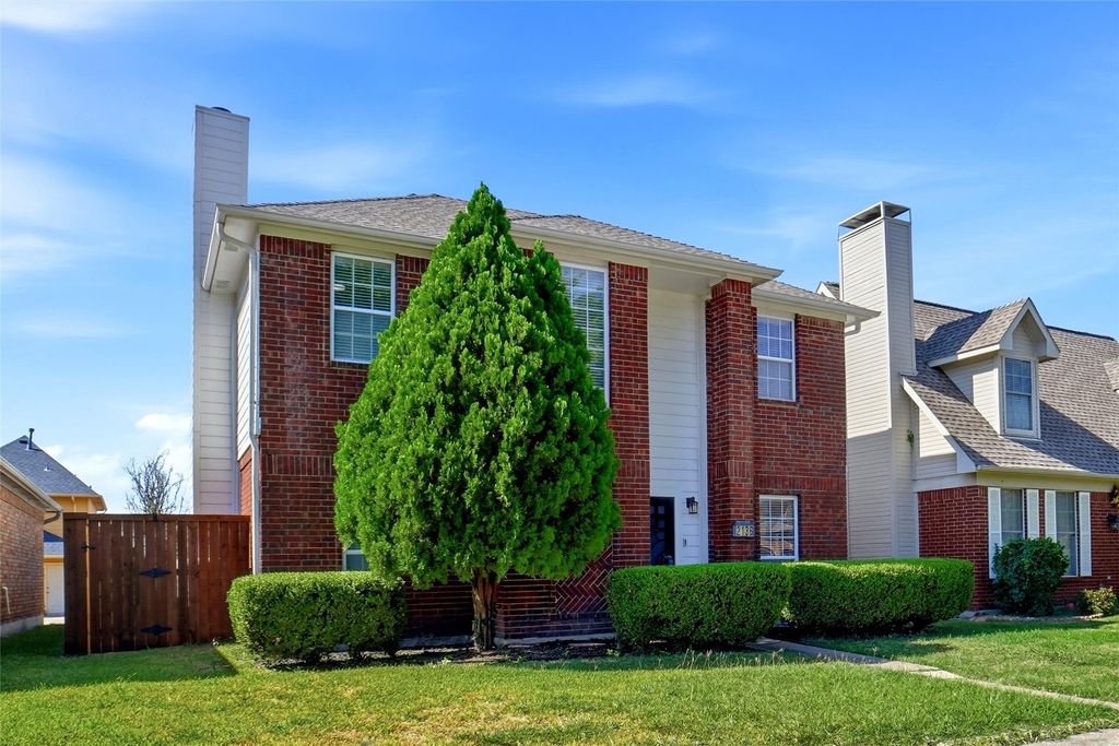 2136 Falcon Ridge Drive, Carrollton, TX 75010 — photo 2