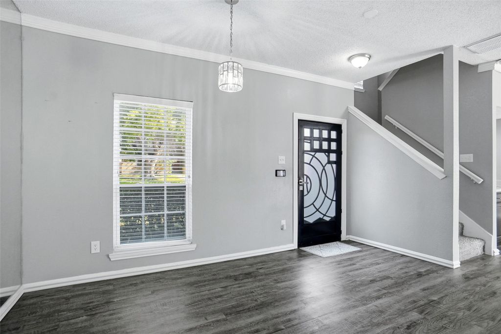2136 Falcon Ridge Drive, Carrollton, TX 75010 — photo 4