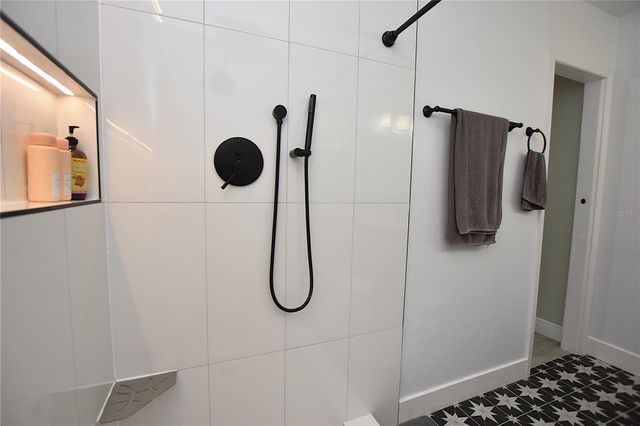 2022 HATTERAS POINT, Lakeland, FL 33813